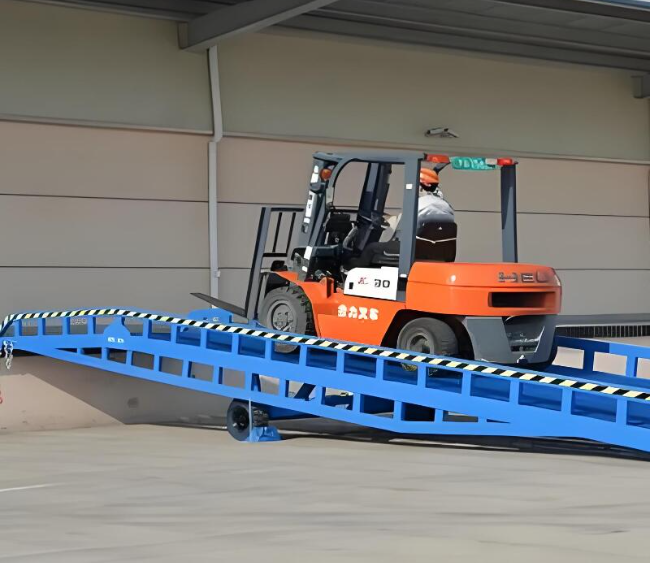 玉树移动式卸货平台（叉车用）